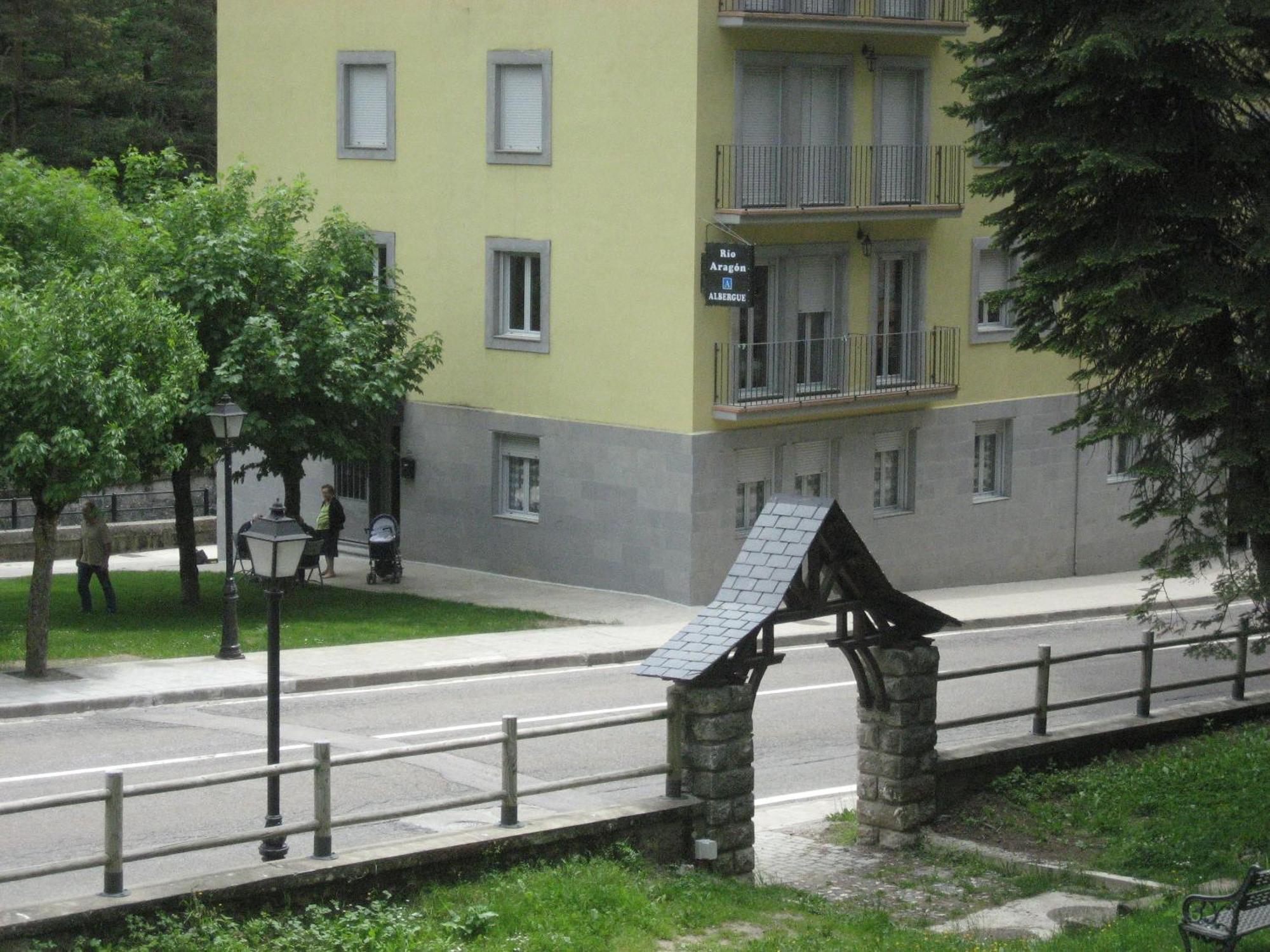 Albergue Turistico Rio Aragon 칸프랑크 외부 사진