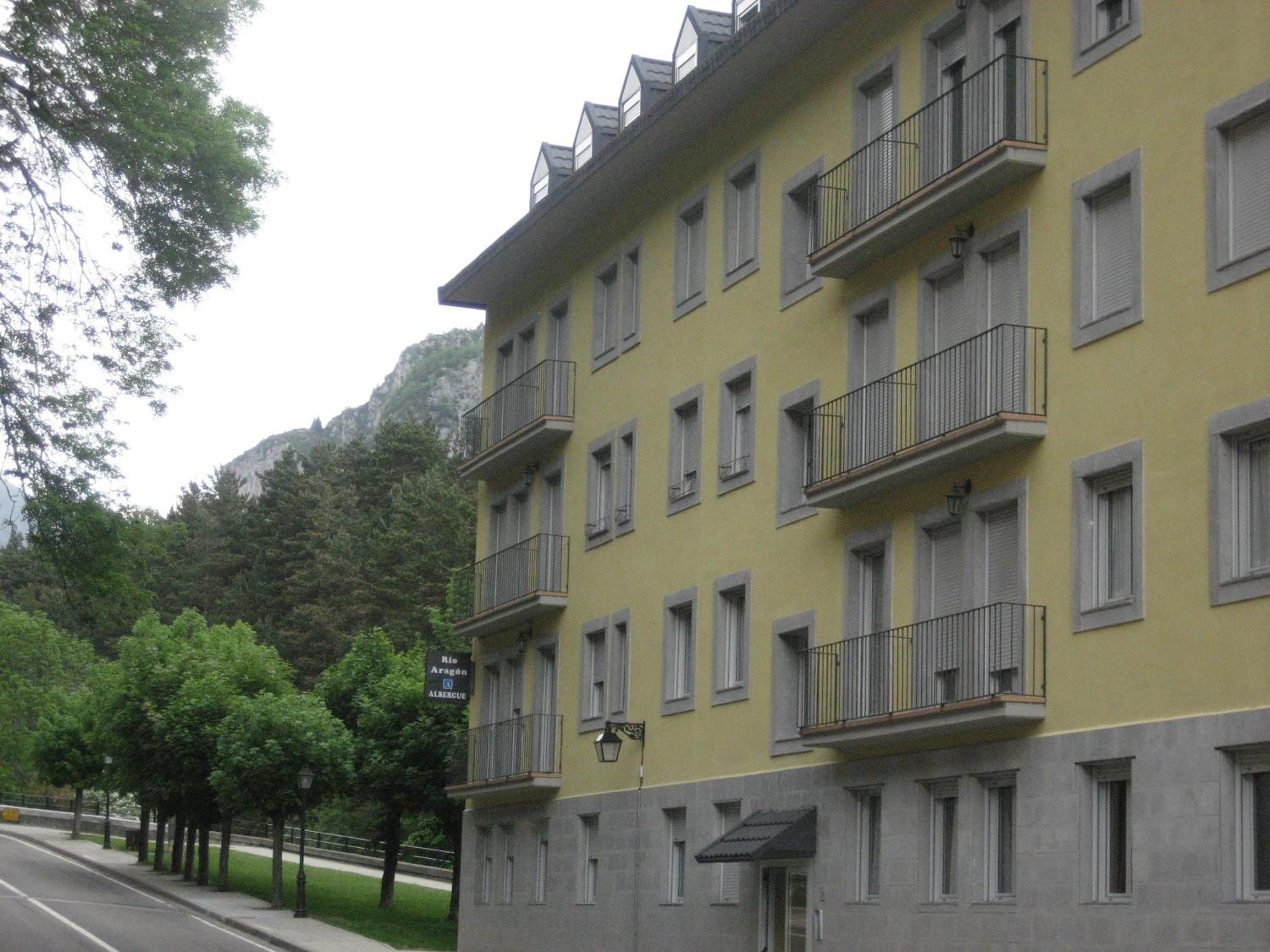 Albergue Turistico Rio Aragon 칸프랑크 외부 사진