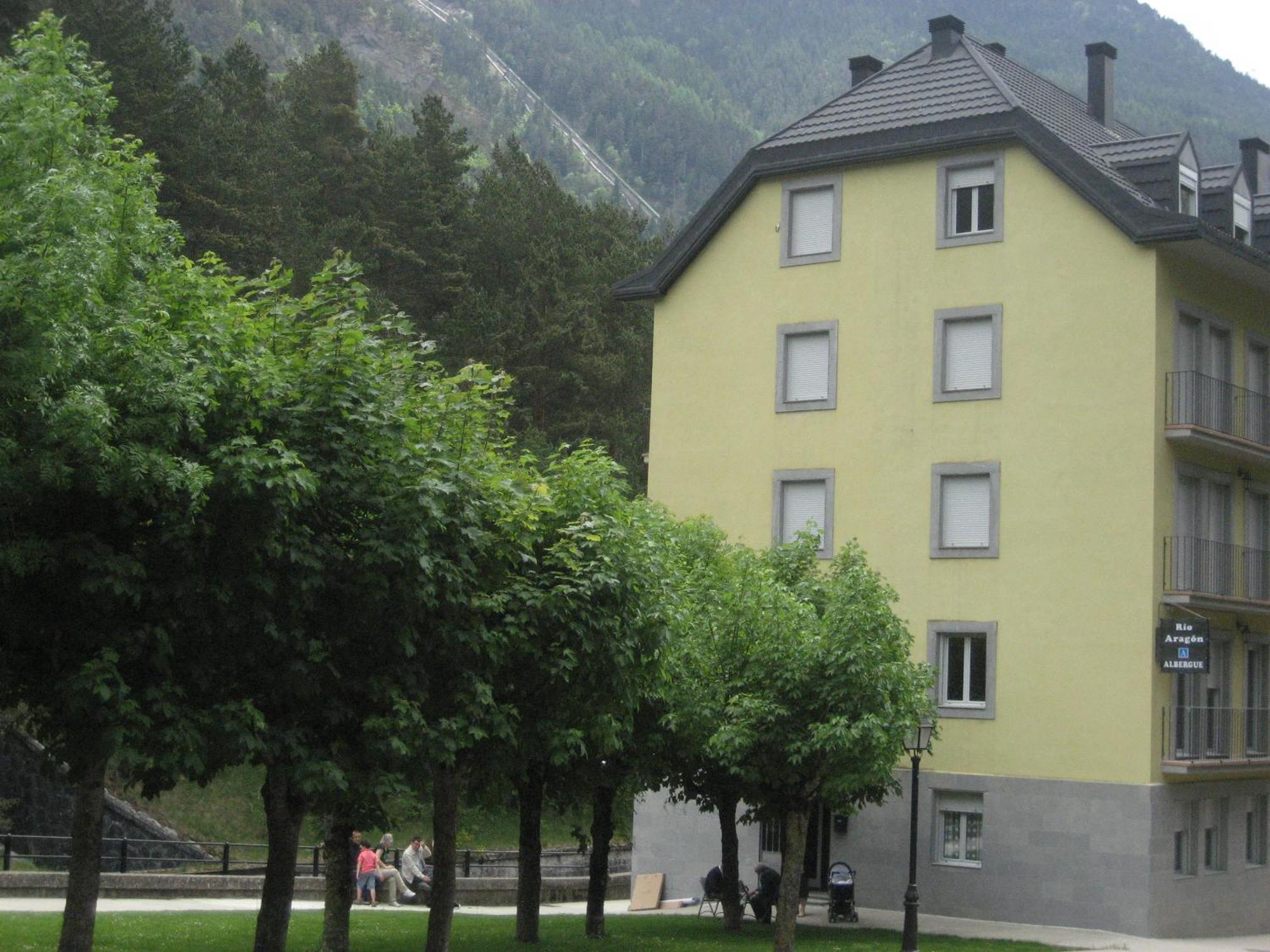 Albergue Turistico Rio Aragon 칸프랑크 외부 사진